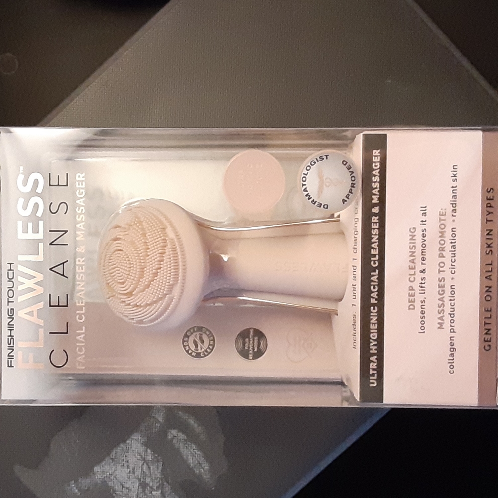 Facial cleanser/massager